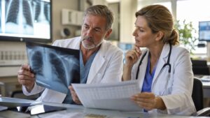 Two physicians combining medical imaging and laboratory context for one patient case